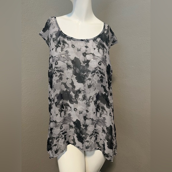 Maurices Tops - Maurices Plus Women’s Black/ Grey Floral Sleeveless Sheer Top Blouse Size 2